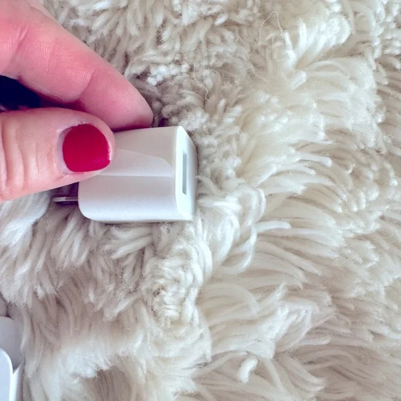 Apple Accessory Kit - Picture 2 of 4